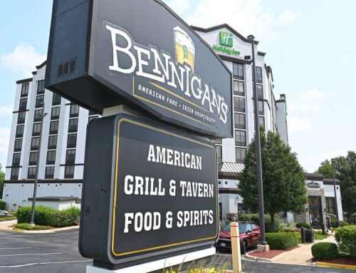 Cheers to 50 Years: As the last Bennigan’s in Illinois, Elgin Restaurant Keeps Brand’s Tradition of Irish Hospitality Alive